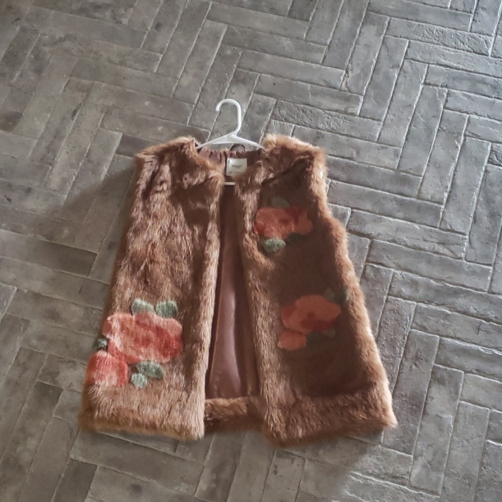 Fur vest for girls with flowers
